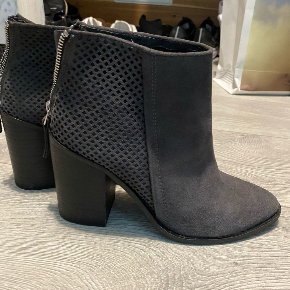 BRAND NEW STEVE MADDEN BOOTIES
